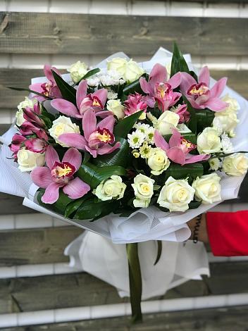 Букет цветов из: Розы и Хризантемы в Новопавловке