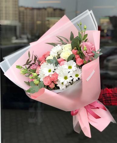 Букет цветов из: Розы, Лизиантусы и Хризантемы в Новопавловке